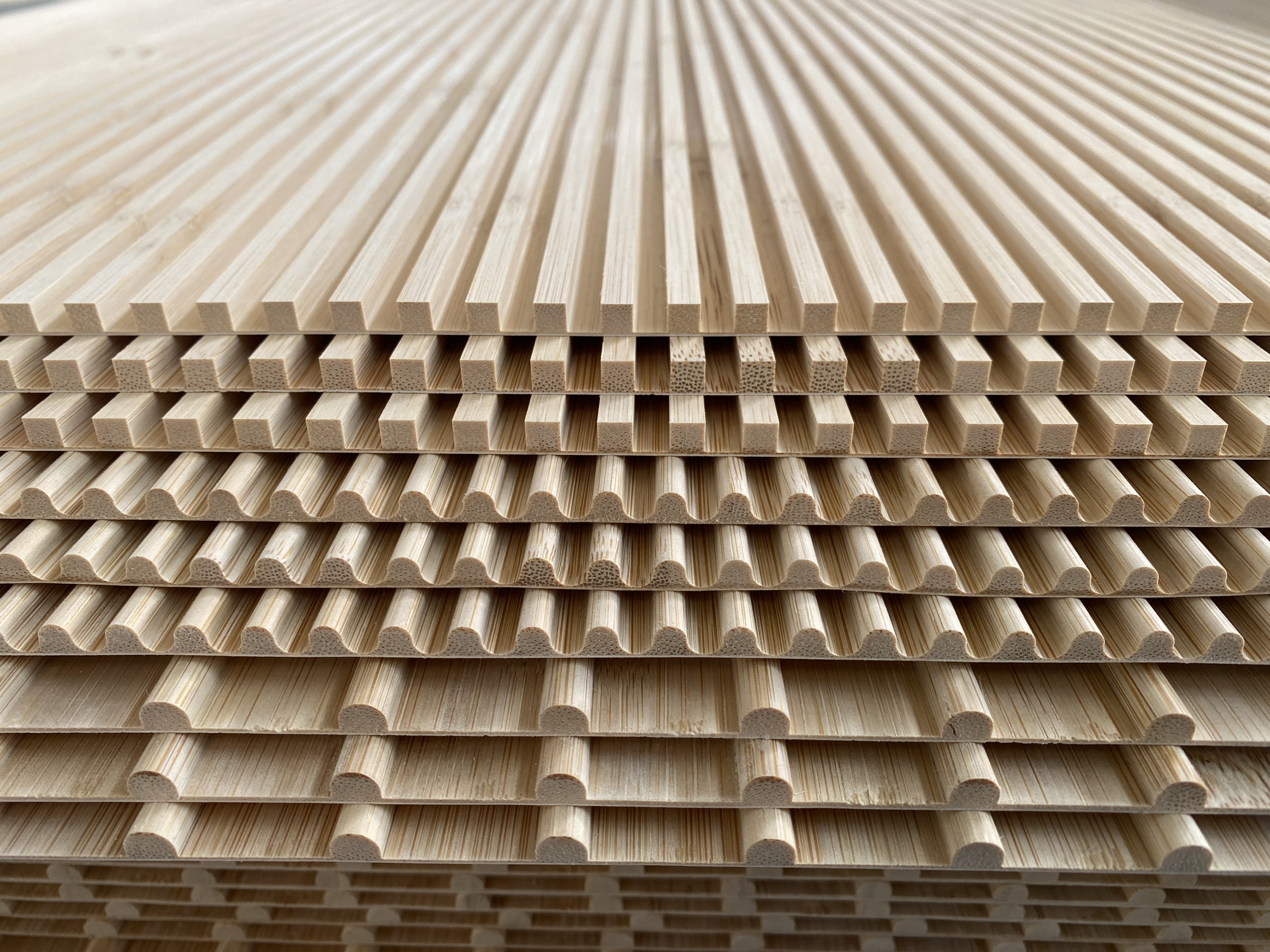 https://www.chenhongwood.com/new-style-natural-bamboo-flexible-fluted-wall-panel-24401220-factory-direct-3d-wave-panel-product/