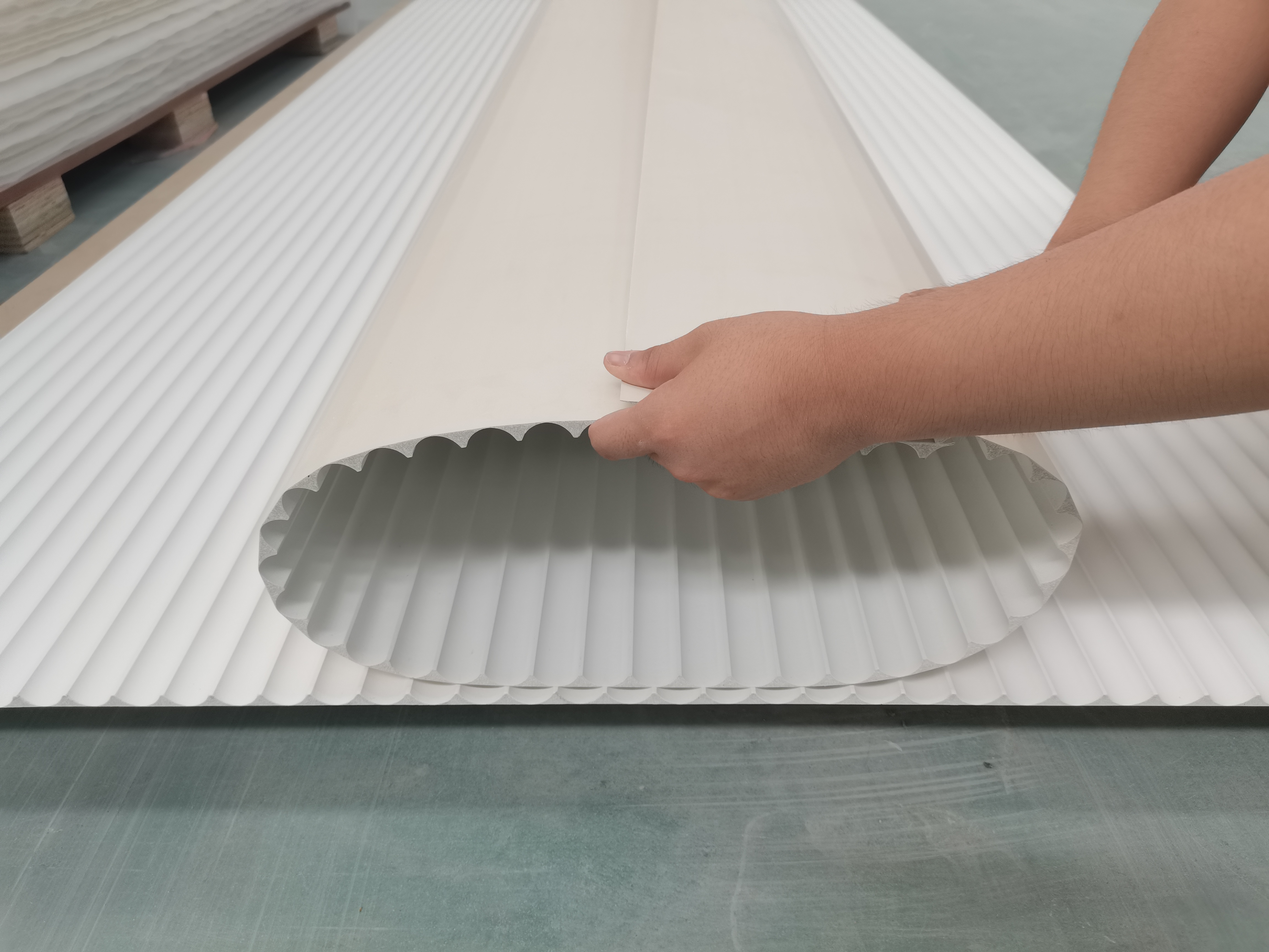 https://www.chenhongwood.com/white-primer-painting-flexible-wall-panel-product/